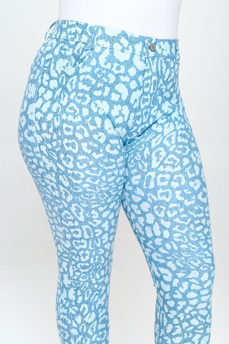 Plus Size Women's Clouded Skies 5-Pocket Cotton Blend Jeggings - Yelete