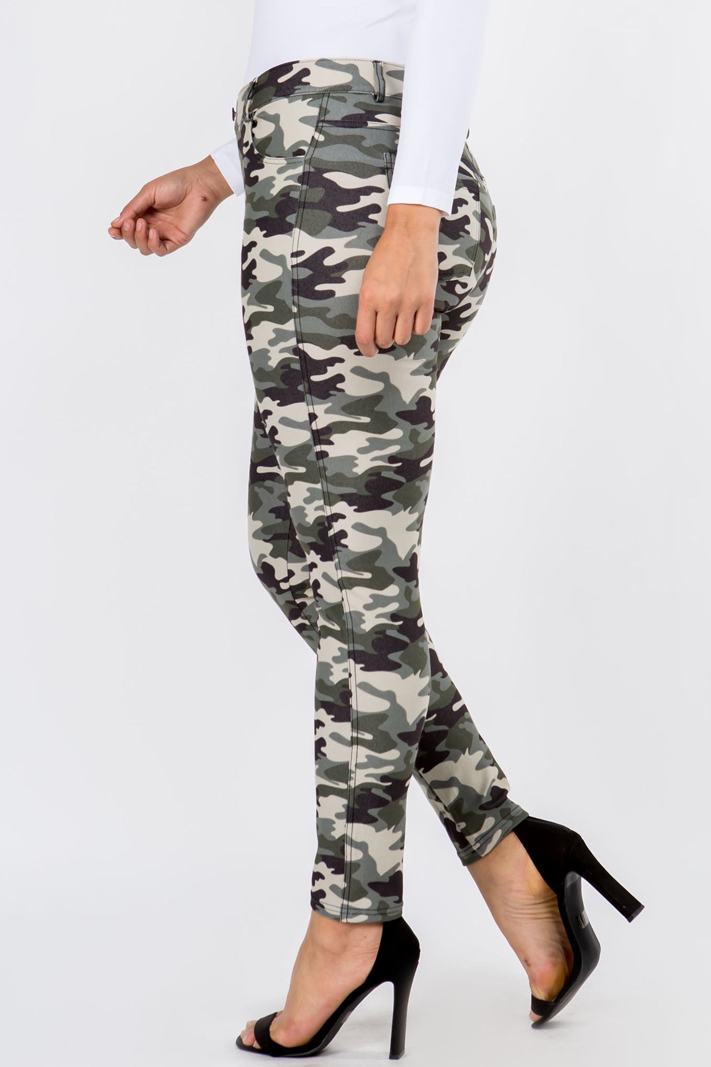 Plus Size Women's Camouflage 5-Pocket Cotton Blend Jeggings - Yelete