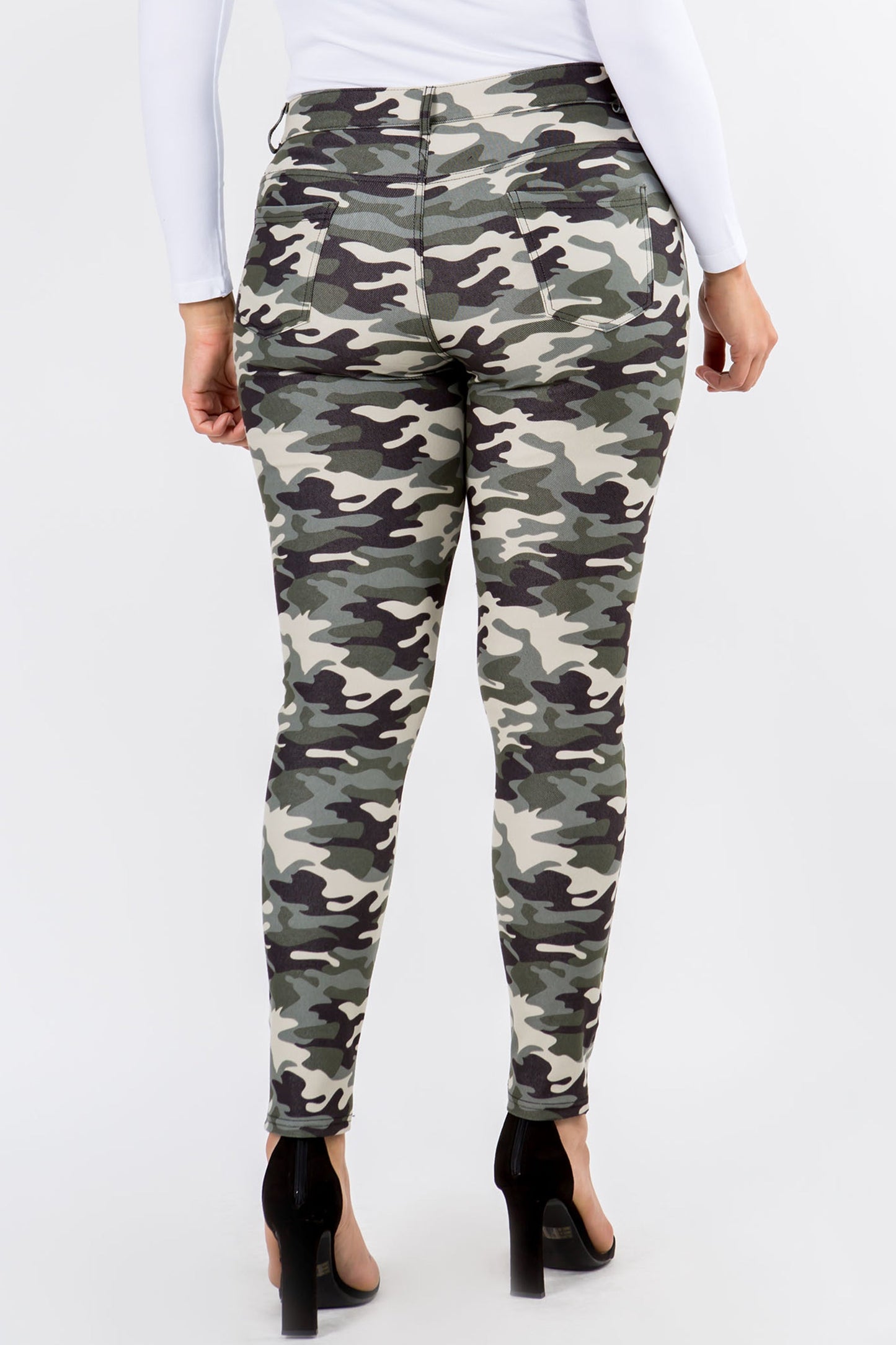 Plus Size Women's Camouflage 5-Pocket Cotton Blend Jeggings - Yelete