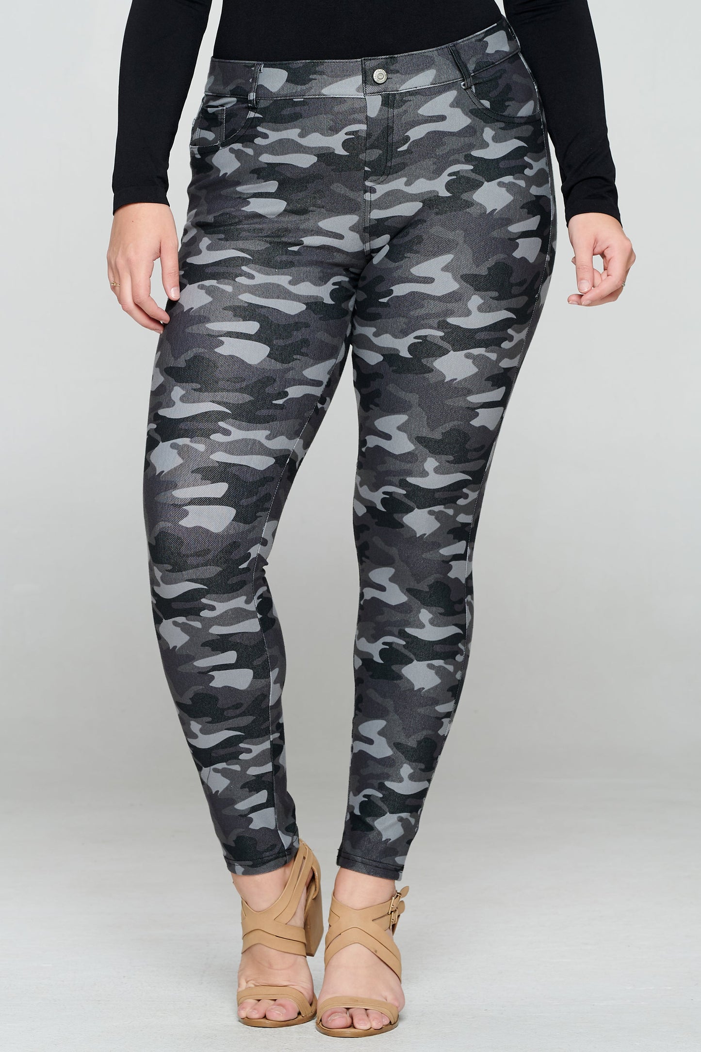 Plus Size Women's Camouflage 5-Pocket Cotton Blend Jeggings - Yelete