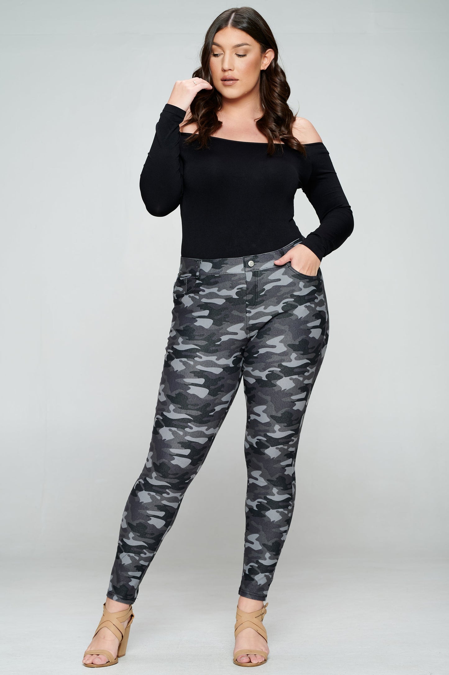 Plus Size Women's Camouflage 5-Pocket Cotton Blend Jeggings - Yelete