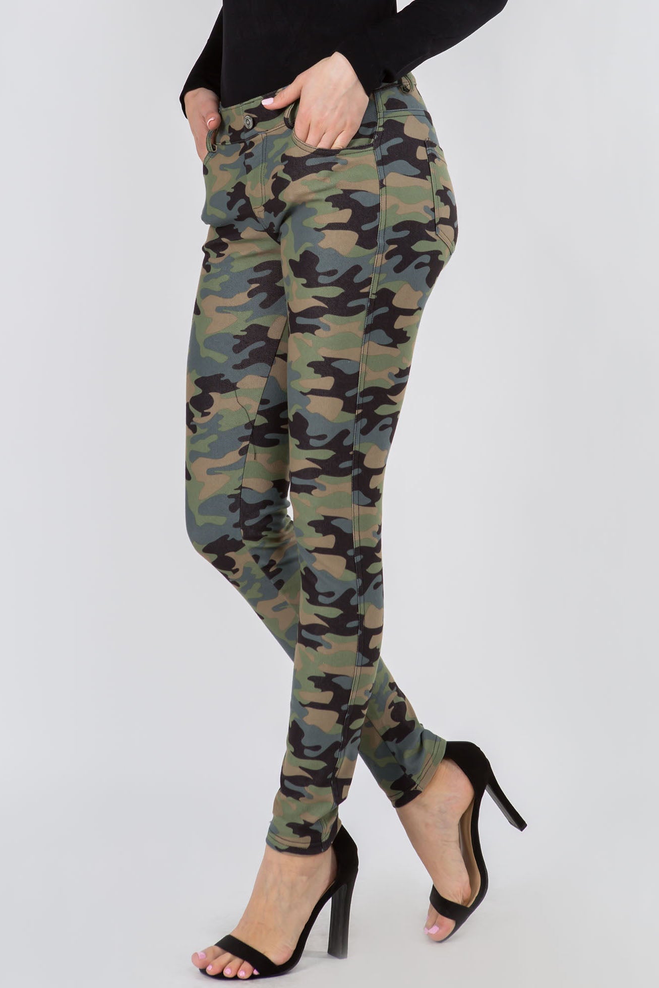 Women's Camouflage 5-Pocket Cotton Blend Jeggings - Yelete