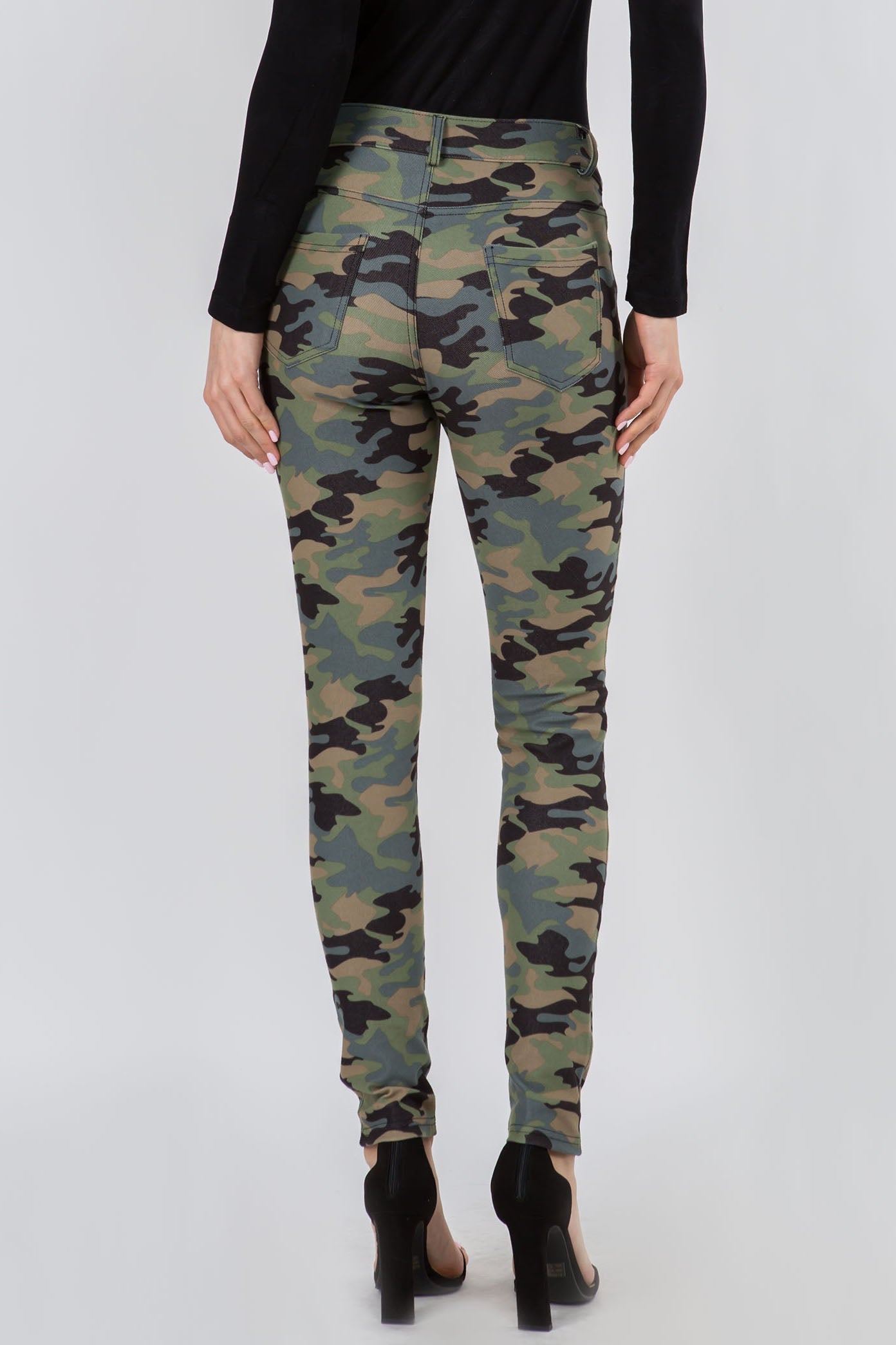 Women's Camouflage 5-Pocket Cotton Blend Jeggings - Yelete