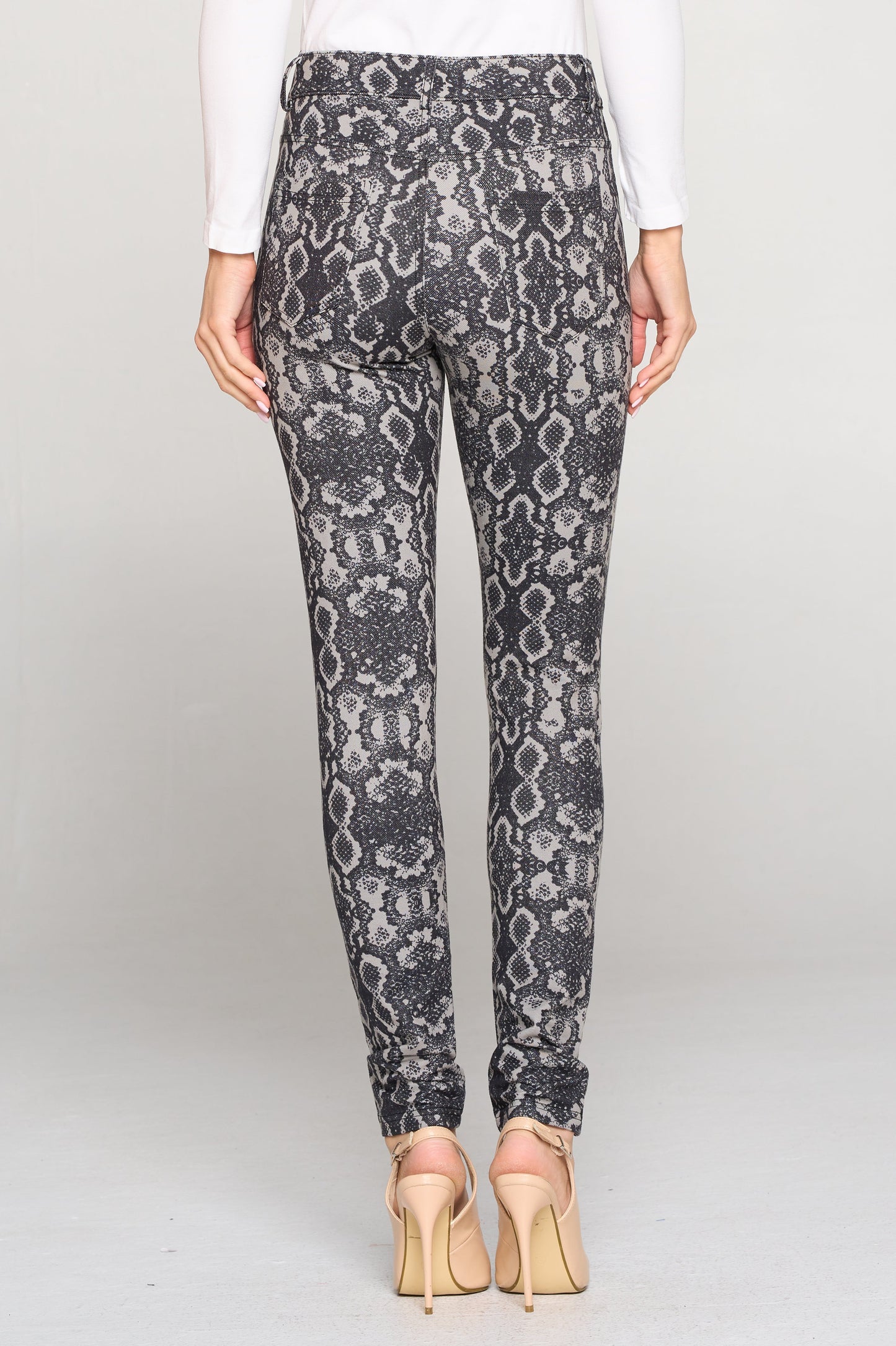 Women's Snakeskin Print 5-Pocket Jeggings- Yelete