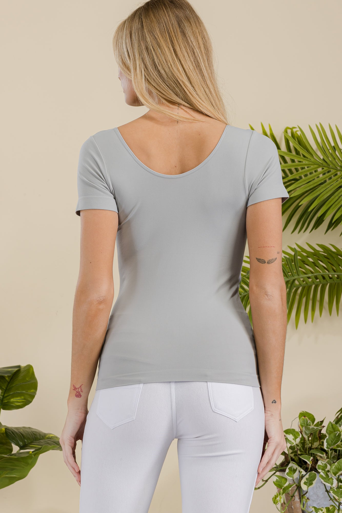 Women's Seamless Reversible V-Neck Short Sleeve Top
