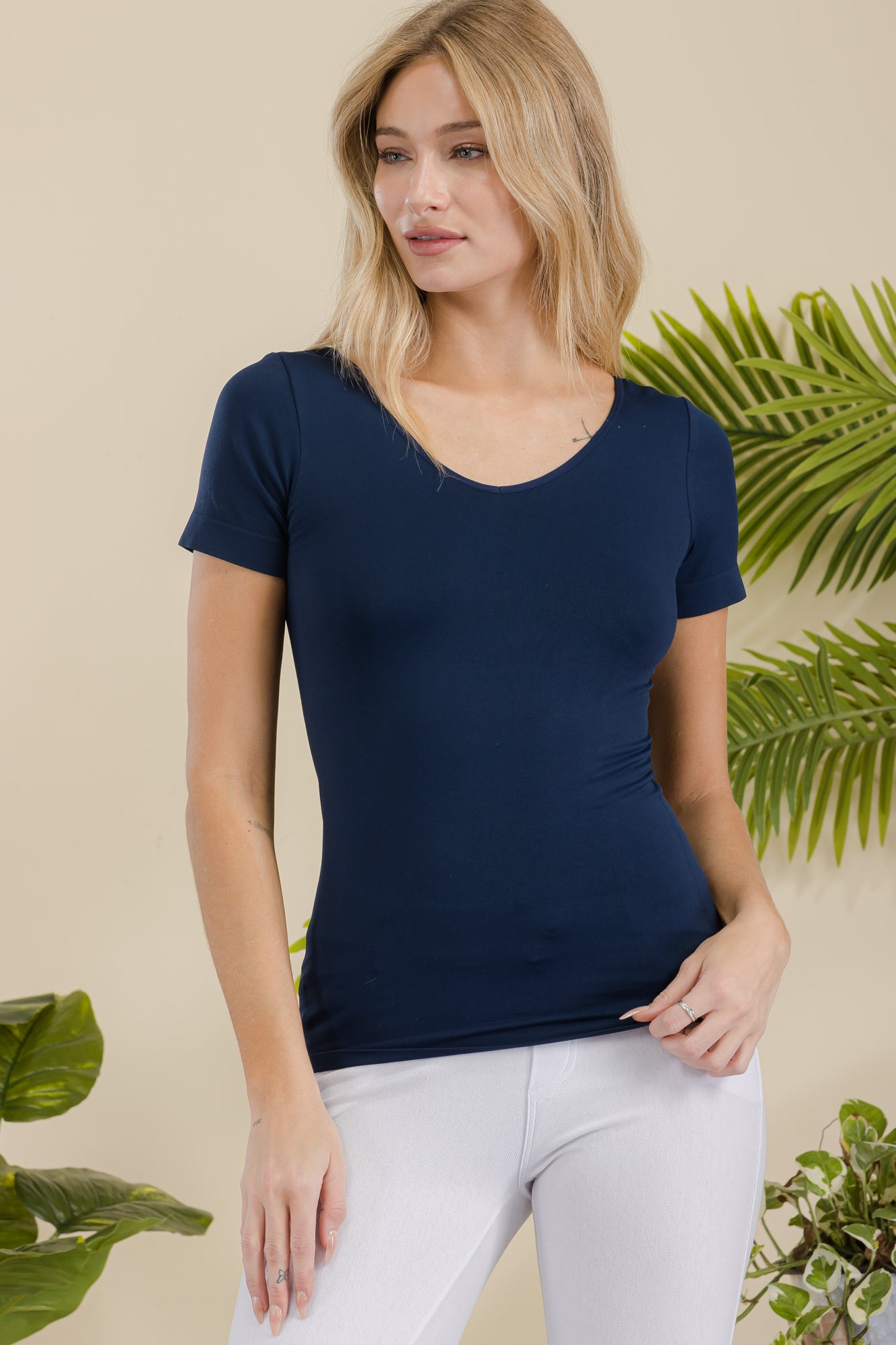 Women's Seamless Reversible V-Neck Short Sleeve Top