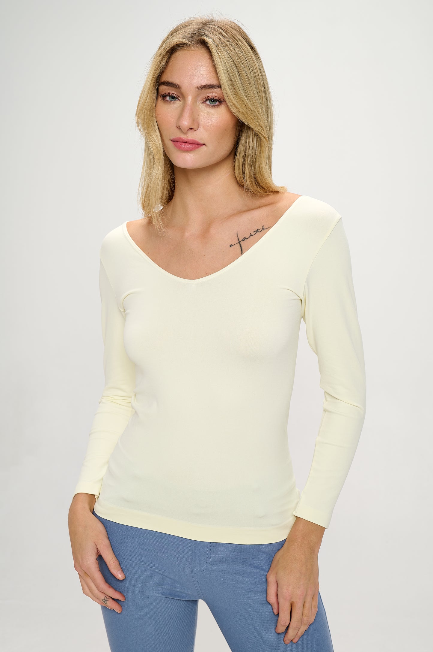 Women's Seamless Reversible V-Neck Long Sleeve Top