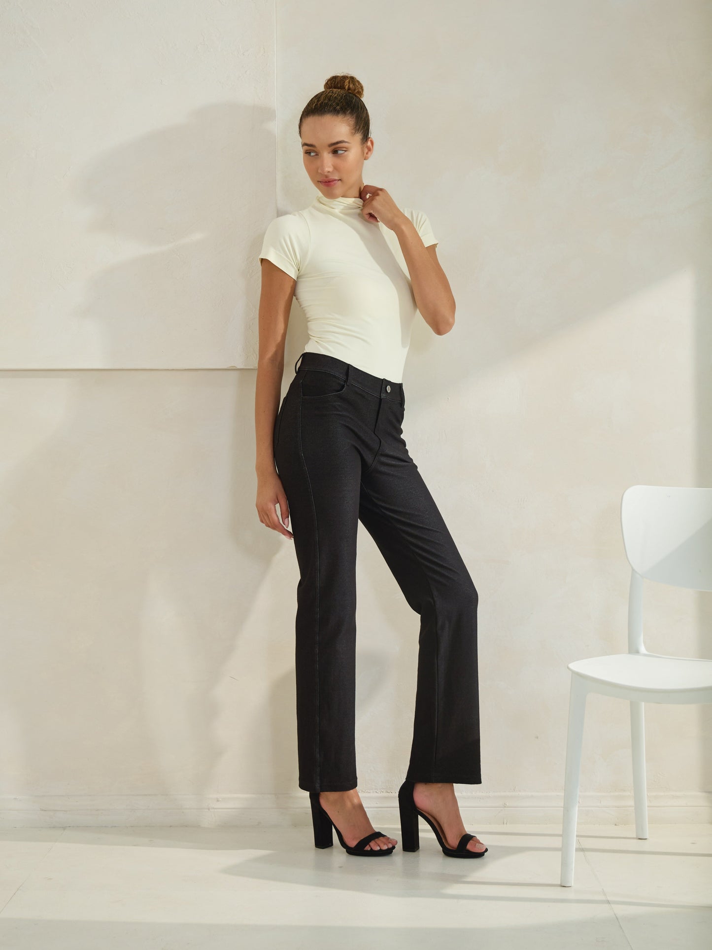Women's Classic Solid Straight Leg Jeggings - Yelete