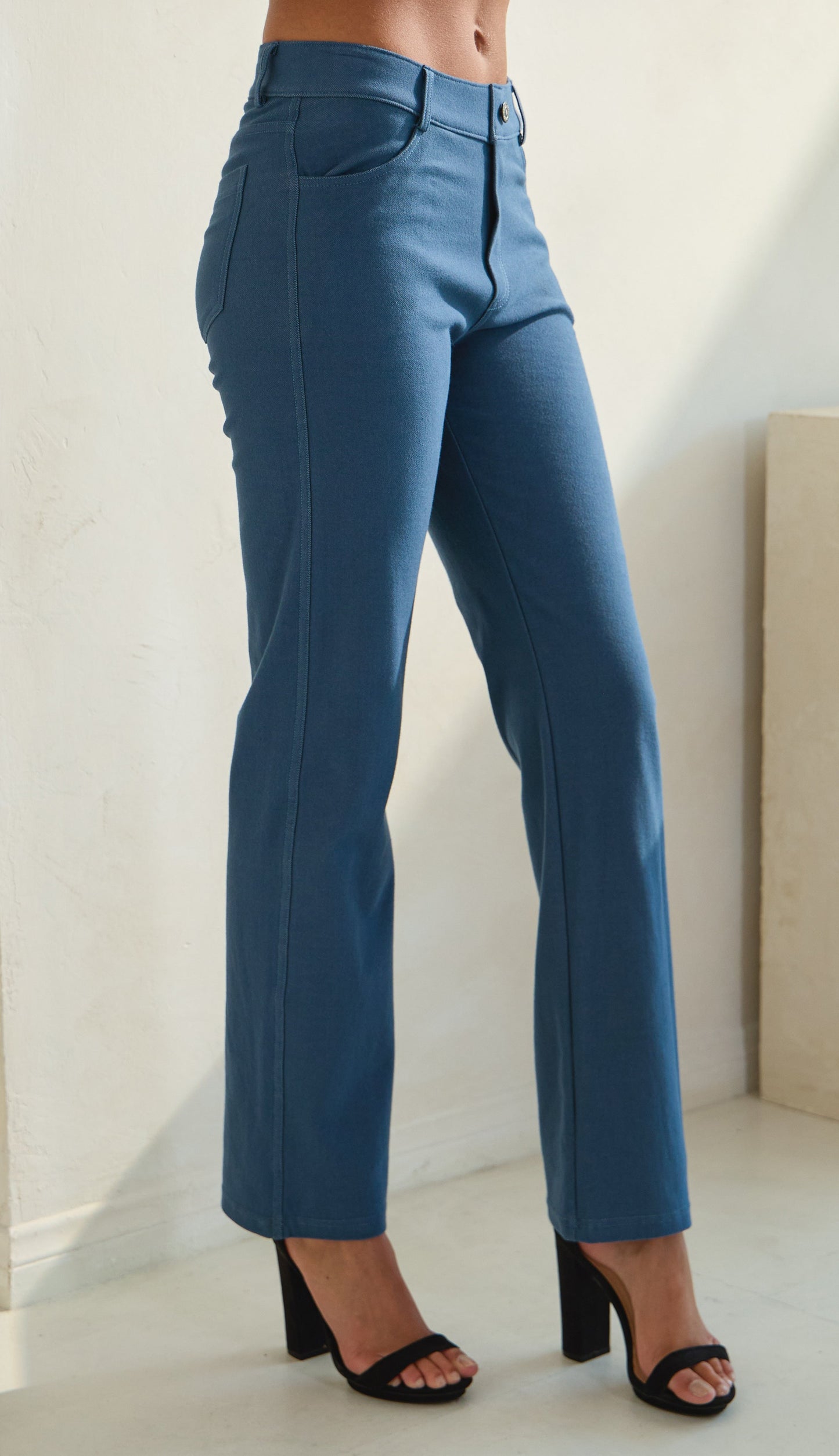 Women's Classic Solid Straight Leg Jeggings - Yelete